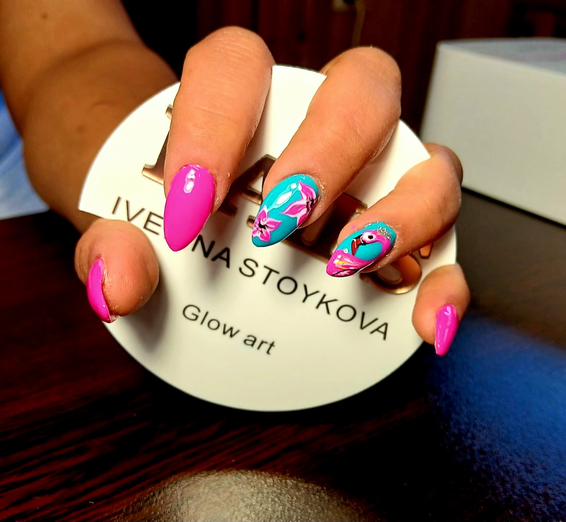 Маникюр Glow art