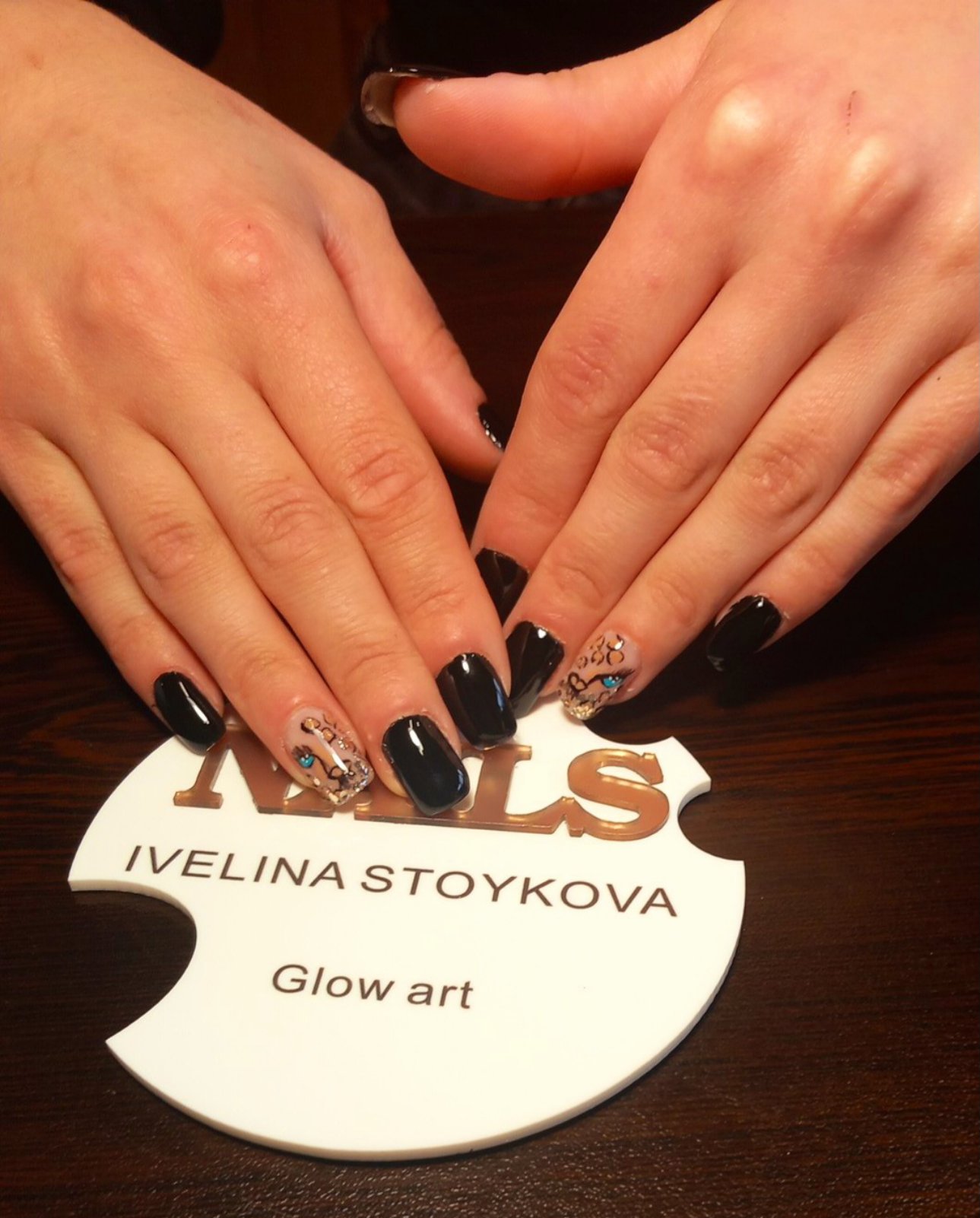 Маникюр Glow art